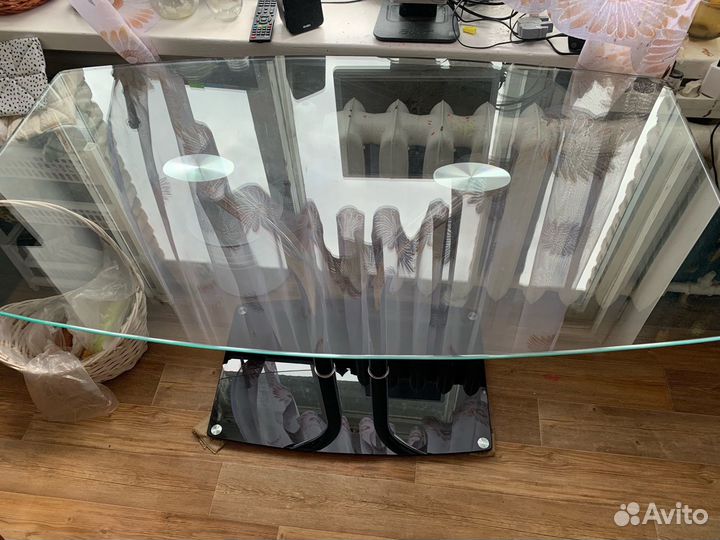 Стол стеклянный