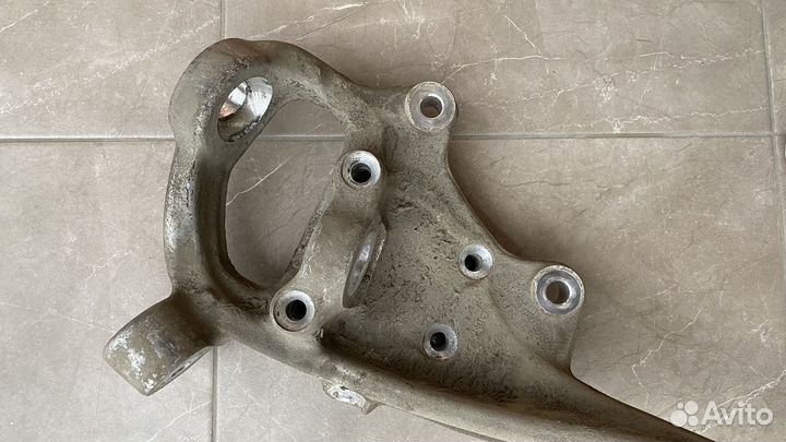 Поворотный кулак левый передний mercedes C-класс