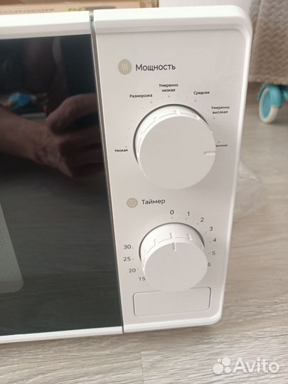 Микроволновка Hi M020W03