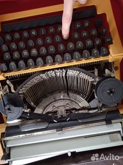 Печатная пишущая машинка