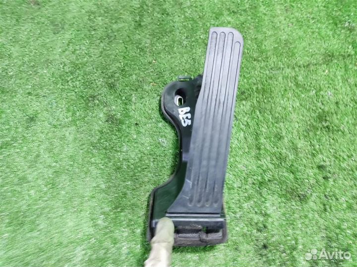 Педаль газа электронная volkswagen Caddy 3 2013