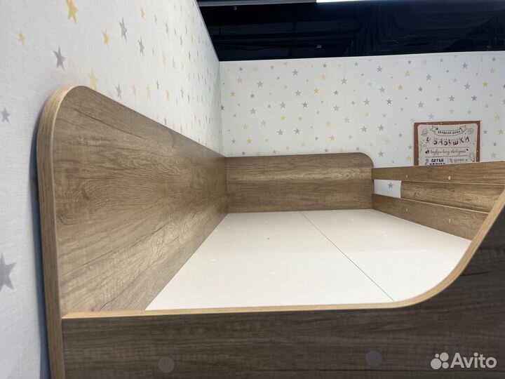 Двухъярусная кровать три спальных места Биг