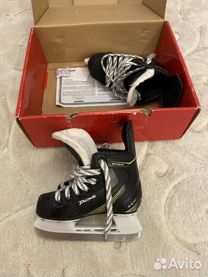 Коньки хоккейные ссм