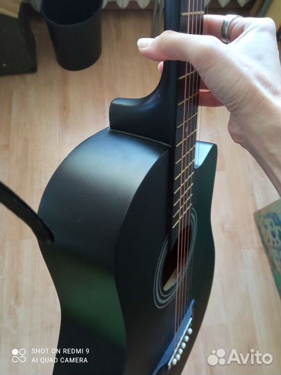 Акустическая гитара