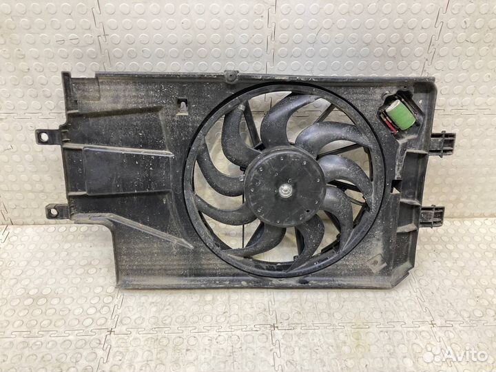 Диффузор радиатора Лада Гранта 2011