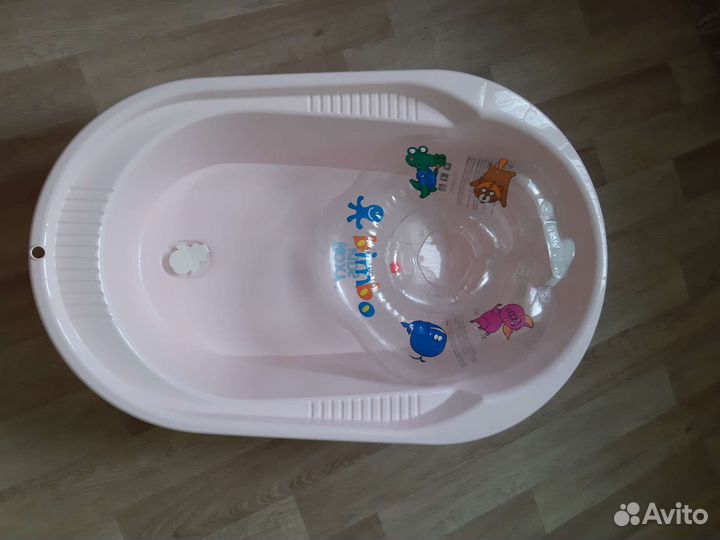 Ванночка для купания и круг для плавания