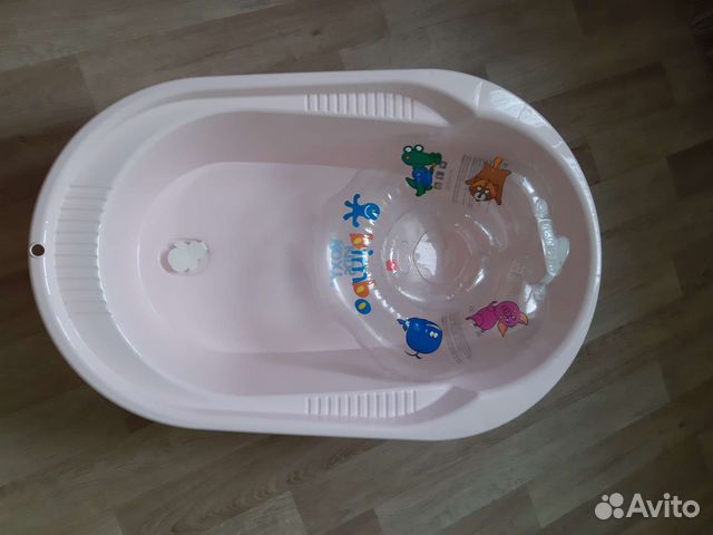 Ванночка для купания и круг для плавания
