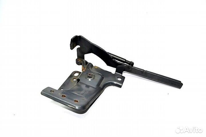 Петля нижней решетки радиатора, правая scania P-se