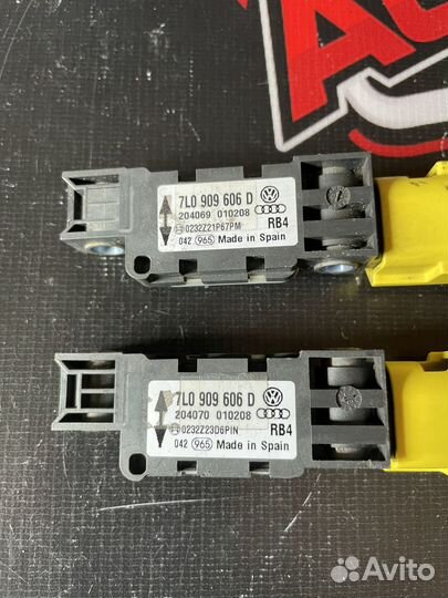 Датчик удара Volkswagen Touareg 7L0909606D