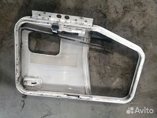 Дверь International правая каркас