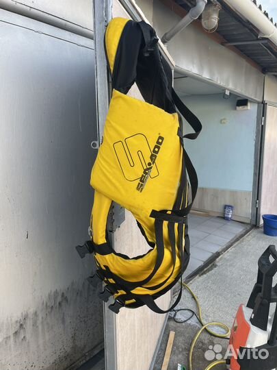 Спасательный жилет неопреновый sea doo