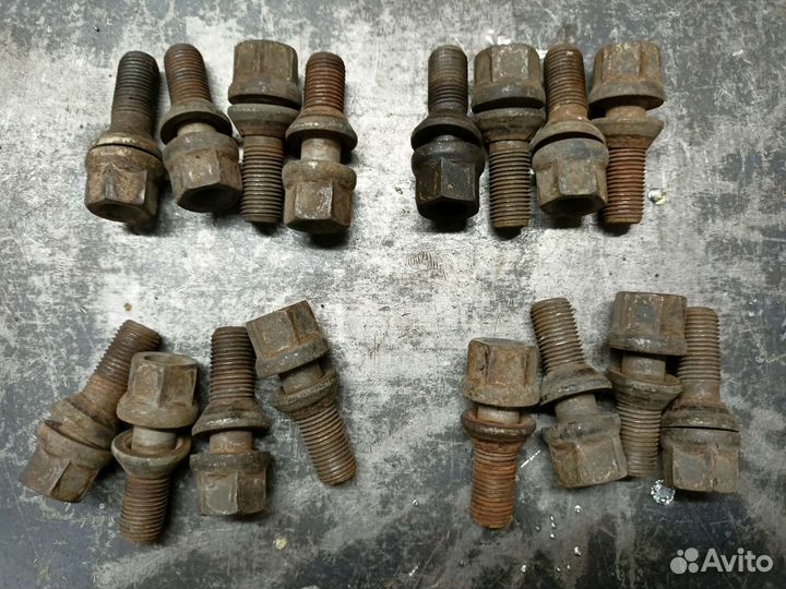 Комплект колесных болтов Citroen Peugeot