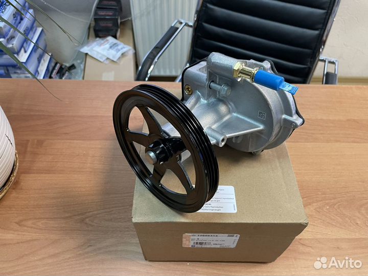 Вакуумный насос Chevrolet Tahoe 2015-2020 GM