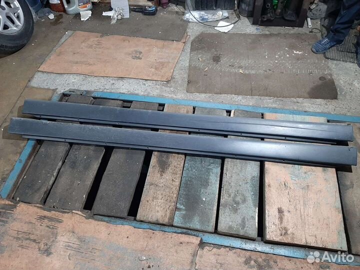 Пласьиковые накладки на пороги