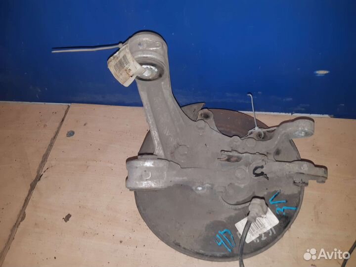 Кулак задний левый Honda Civic 4D