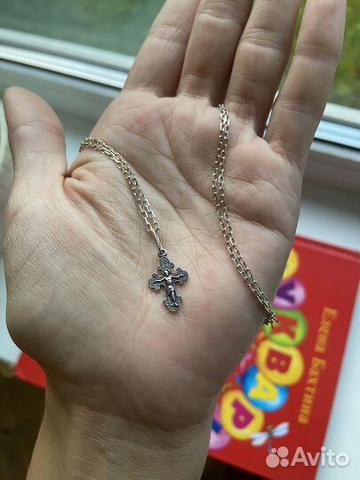 Серебряная цепь с крестом