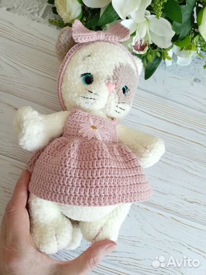 Вязаные игрушки ручной работы Зайка