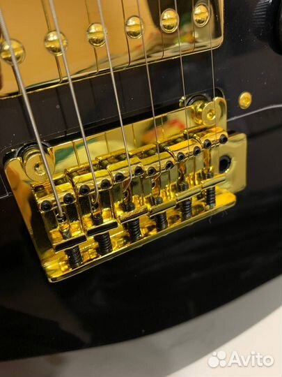 Электрогитара Jet Black-Gold Stratocaster HSS