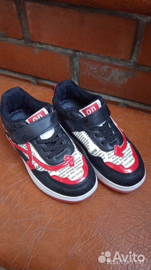 Продам кроссовки