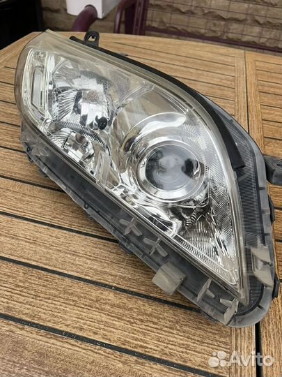 Правая фара на toyota rav4 2010