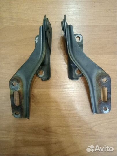 Петля капота правая Honda Accord седан R20A3 2009