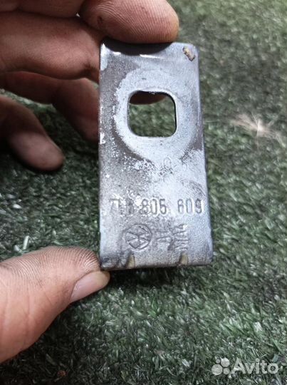 Кронштейн (сопут. товар) VW Touareg 2002-2010