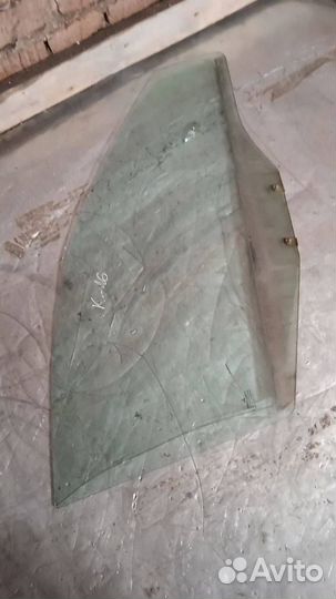 Стекло двери передней правой Mitsubishi Carisma