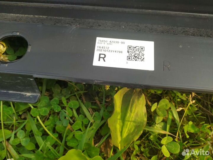 Накладки на пороги Toyota Rav4 XA50 2021