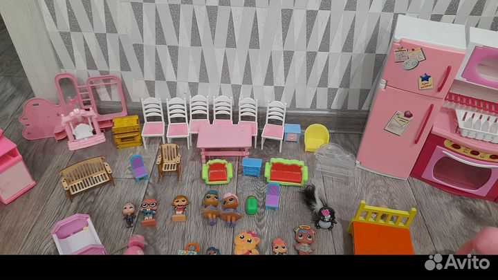 Мебель для кукольного домика