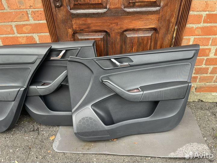 Комплект обшивок дверей Skoda Rapid