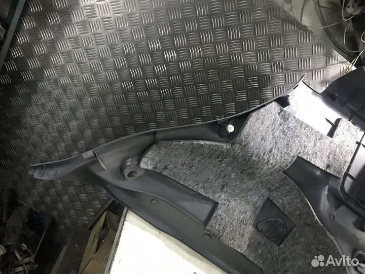 Обшивка багажника левая Toyota RAV 4