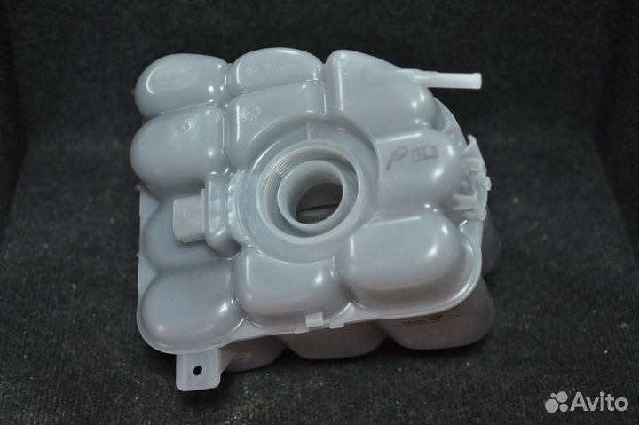 Бачок расширительный VW Touareg NF Туарег с 2010