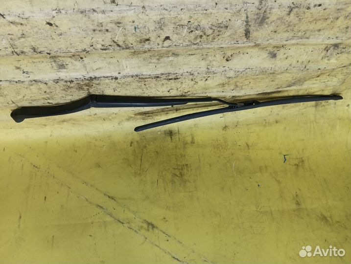 Поводок стеклоочистителя передний Toyota RAV 4