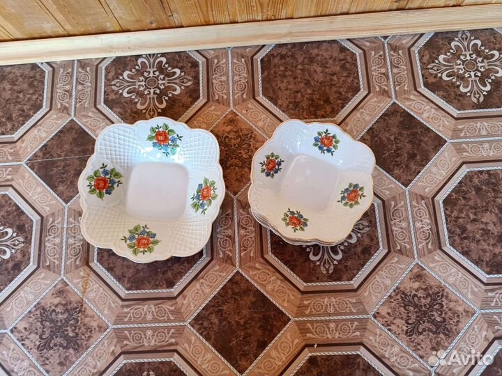 Набор фарфоровых тарелок с тортницей Коростень