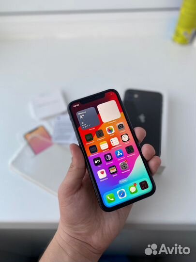 iPhone 11, 64 ГБ