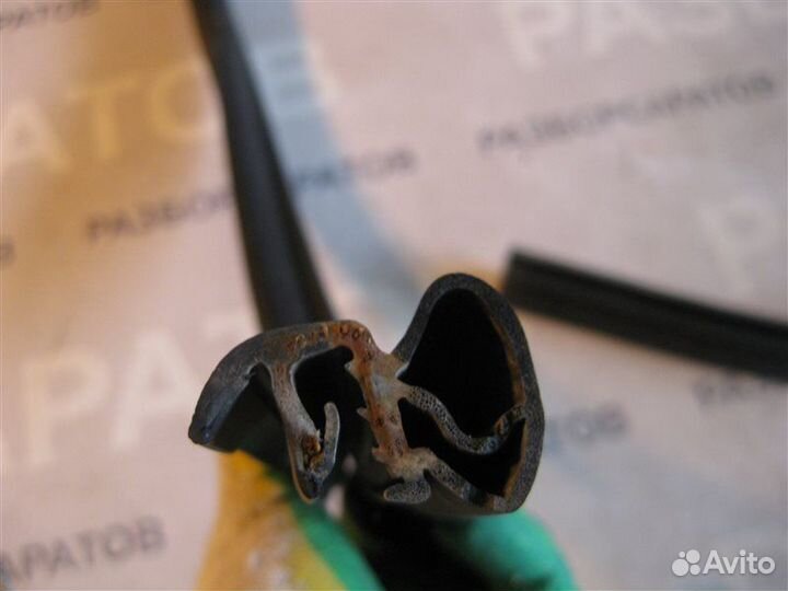 Уплотнитель проема двери задний правый Nissan