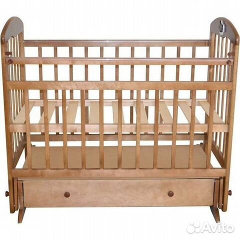 Детская кроватка с маятником и ящиком