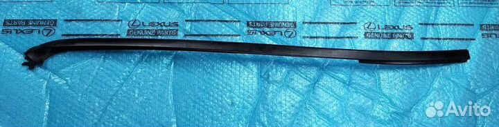 Молдинг лобового стекла Lexus LX 570 правый NEW