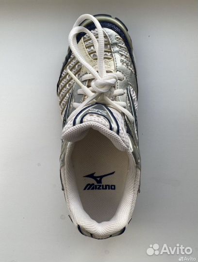 Кроссовки mizuno
