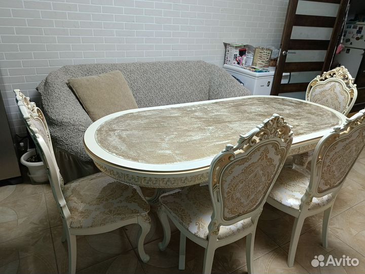 Кухонный стол и стулья комплект