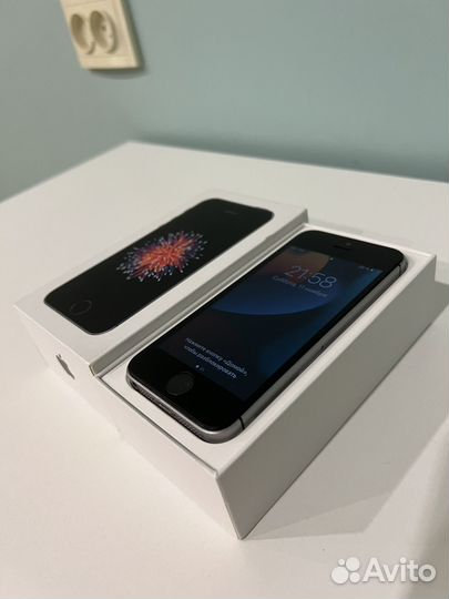 iPhone SE, 32 ГБ