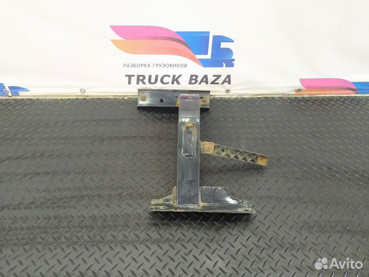 81615405071 Кронштейн подножки левый Man L2000