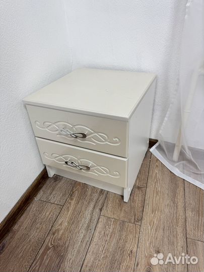 Тумба прикроватная