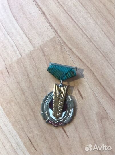 Знаки СССР, в т.ч.Золотой колос, Ударник-спортсмен