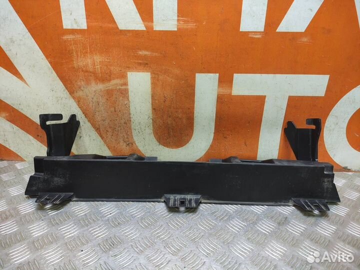 Дефлектор радиатора Jeep Grand Cherokee WK2