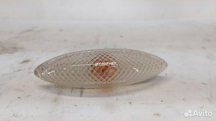 Повторитель в крыло toyota Vitz P1 99-05 R