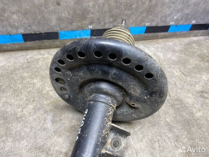 Амортизатор передний левый Nissan Teana L33 2.5