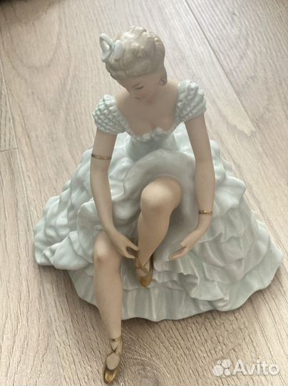 Фарфоровая статуэтка Балерина в пуантах