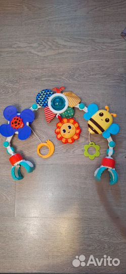 Дуга с игрушками