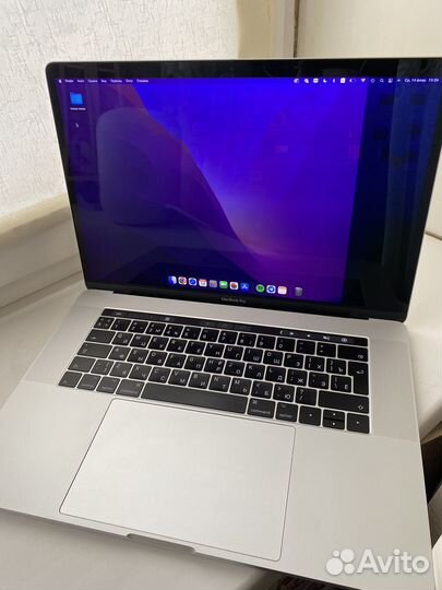 Apple MacBook pro 15 2017 touch bar i7/16/256